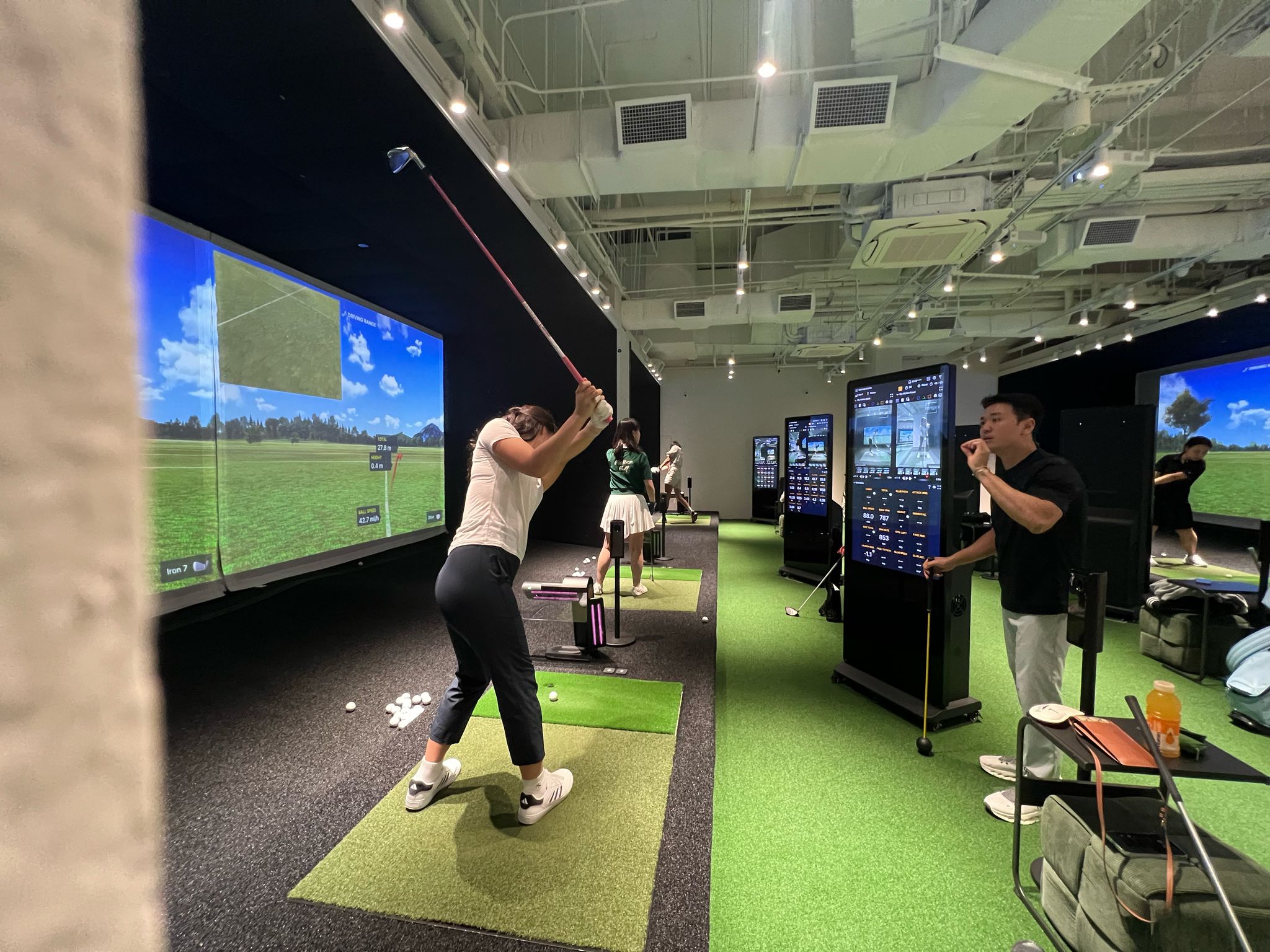 Meet our Expert Friends Golf Academy Coach, Taehee! Passionate professional dedicated to improving your game with personalized training and proven techniques. Learn from the best, get your Lesson now!